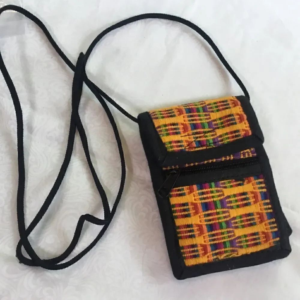 NWOT. Guatemalan Woven Case